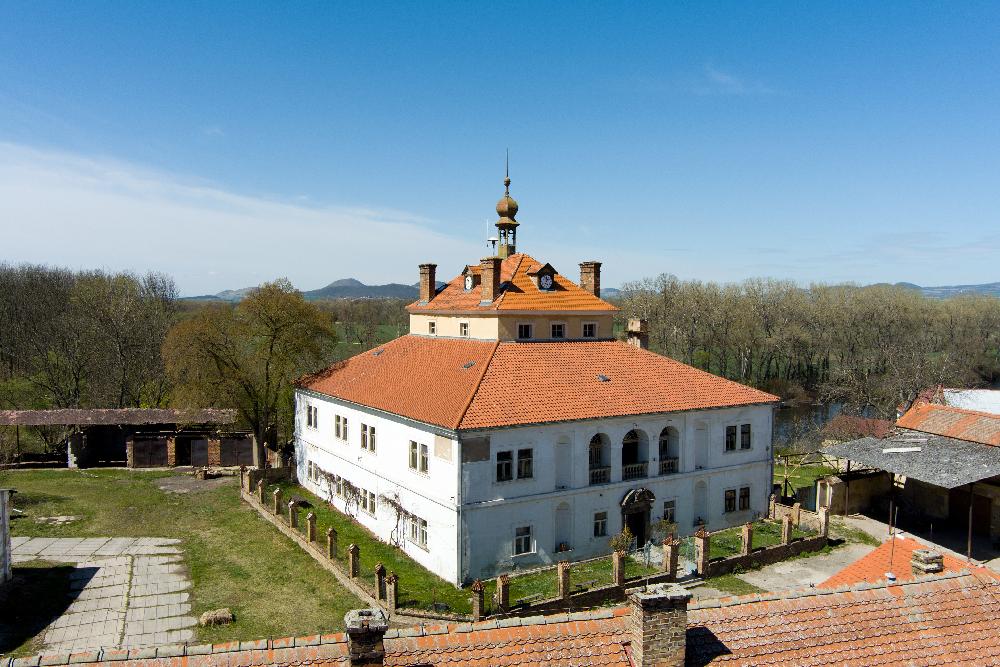 Pohled na z�mek z v��ky