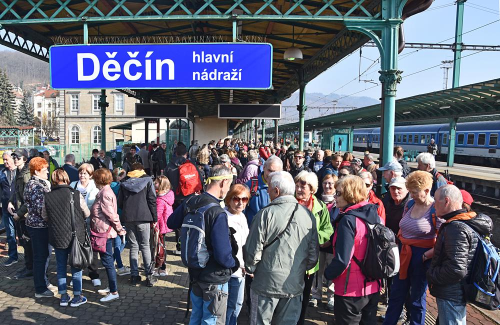 Podkru�nohorsk� motor��ek - turistick� lok�lka T11 - D���n hlavn� n�dra��