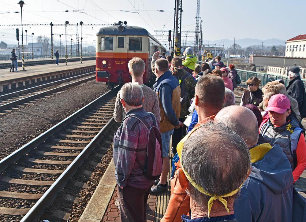 Podkru�nohorsk� motor��ek - turistick� lok�lka T11.