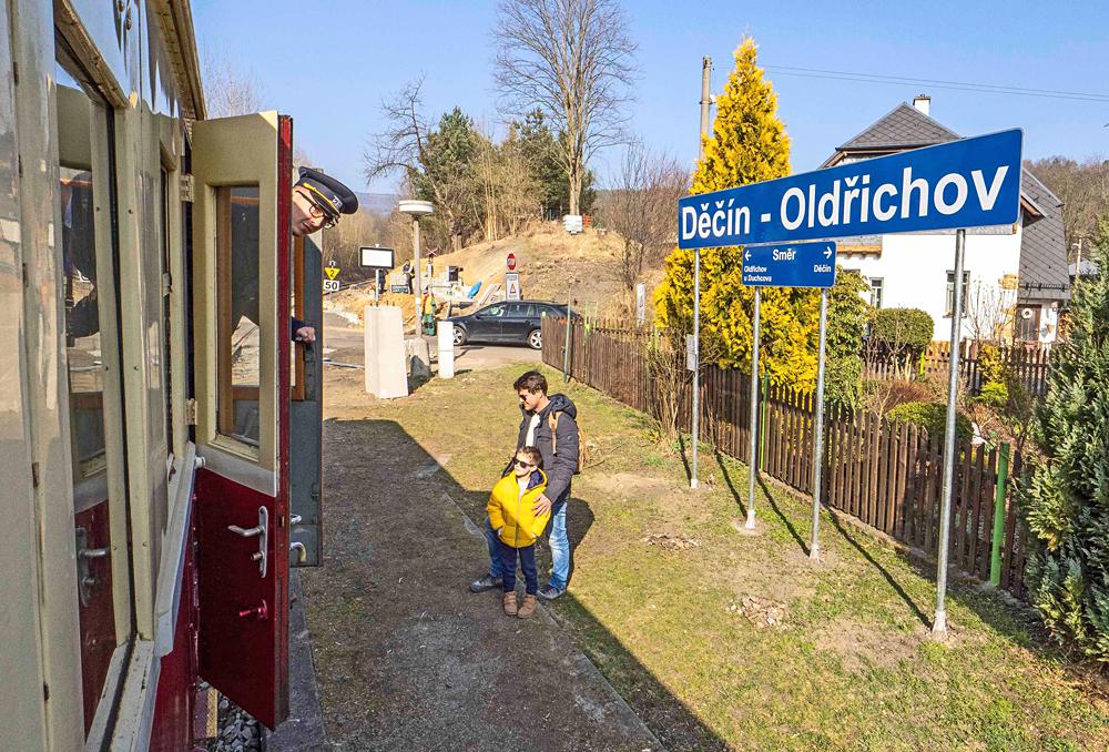 Podkru�nohorsk� motor��ek - turistick� lok�lka T11.