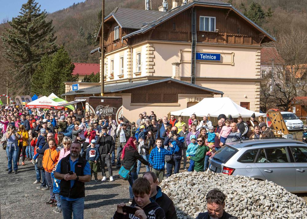 Podkru�nohorsk� motor��ek - turistick� lok�lka T11 - Telnice