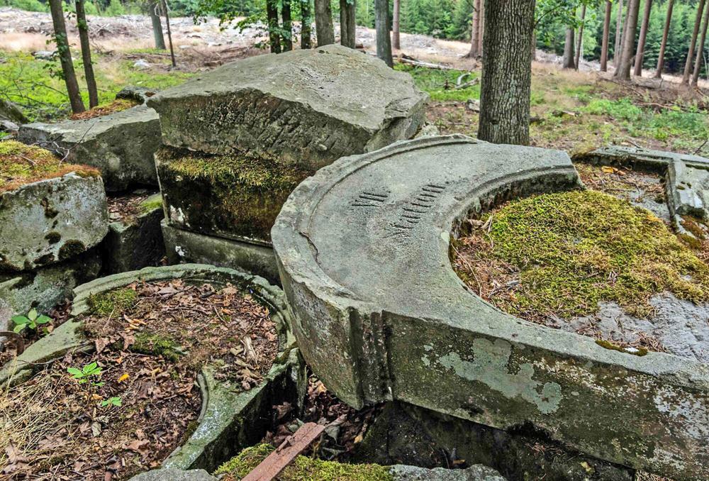 K��ov� cesta na vrchu J�chym u Lipov� (�esk� Nizozem�).