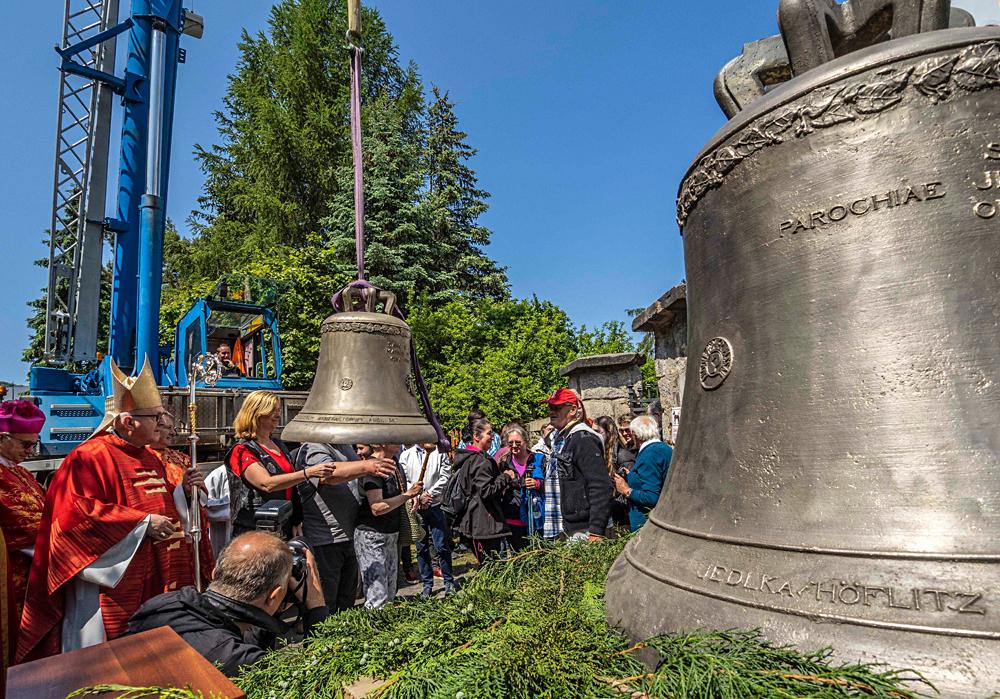 Nov� zvon kostela svat� Anny v Jedlce na D���nsku (27. 5. 2023)