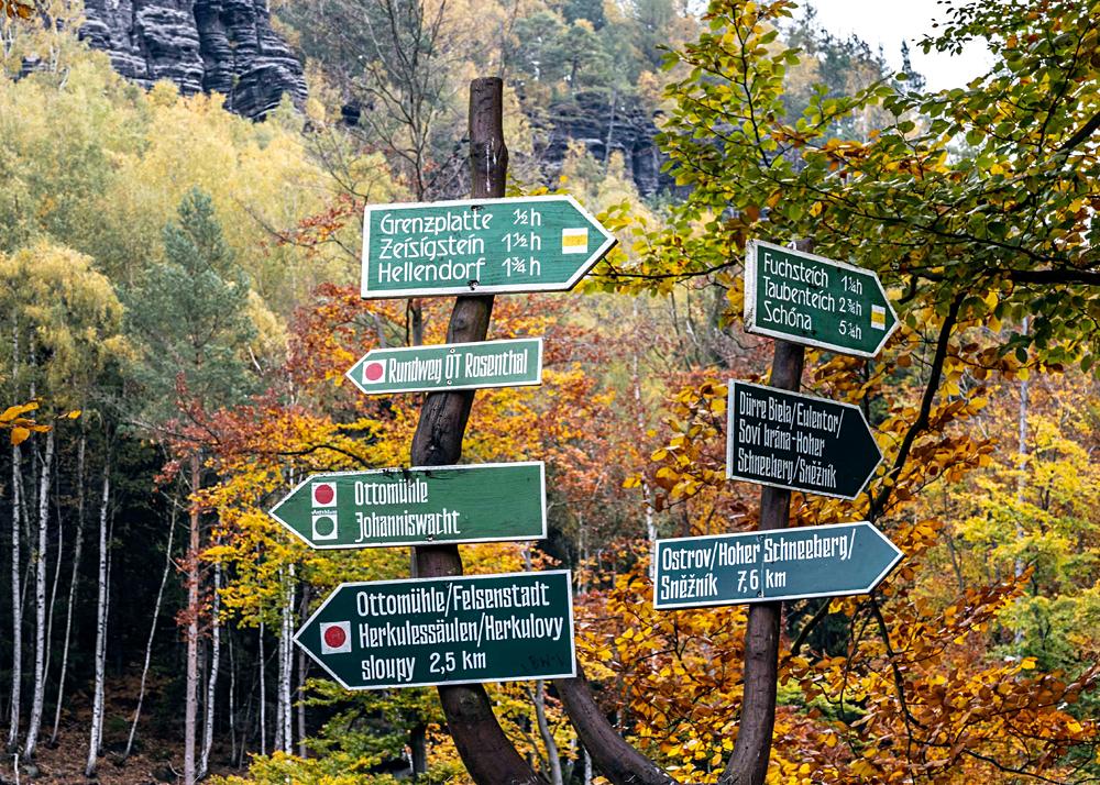 Turistick� rozcestn�k v �dol� ���ky Biela.