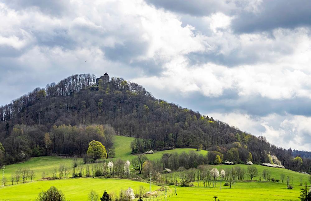 Hrad Kamenice na Z�meck�m vrchu u �esk� Kamenice.