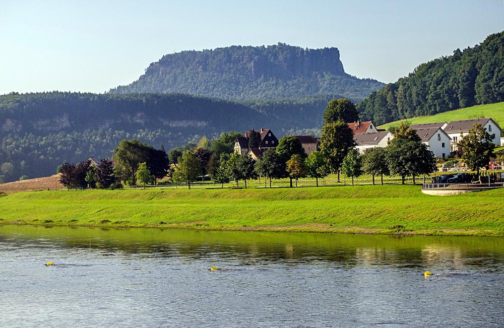 Stolov� hora Lilienstein od Rathenu - Sask� �v�carsko.