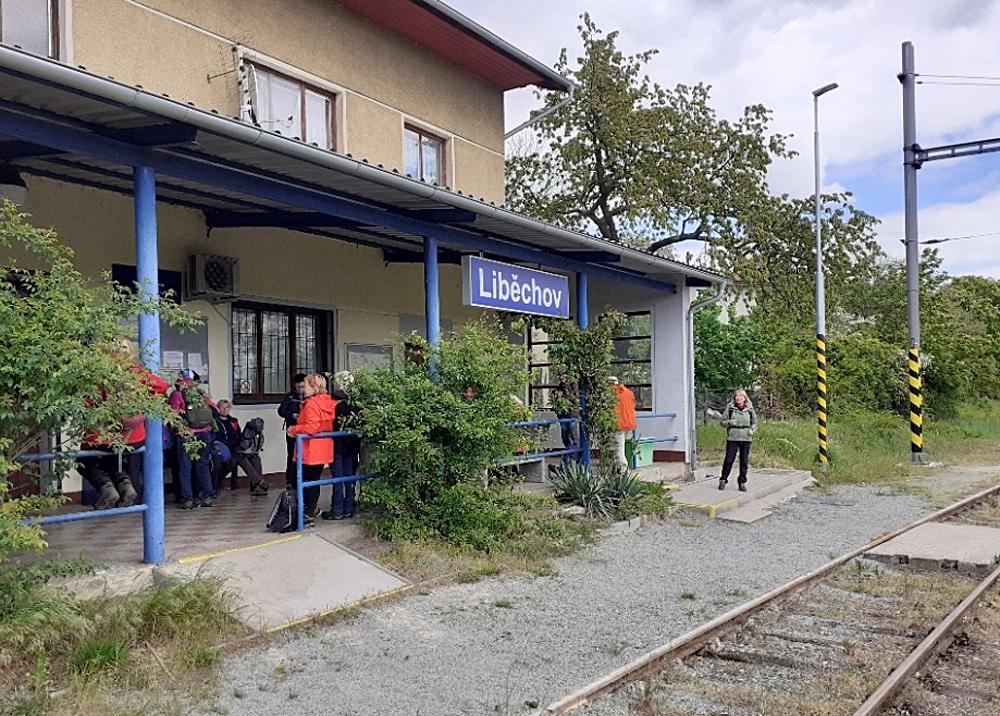 Turist� na n�dra�� v Lib�chov�.