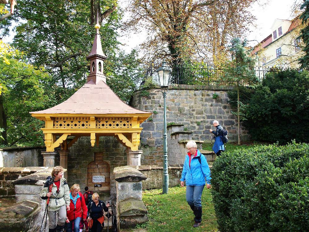 Od Bo�eniny stud�nky v Peruci vych�z� turistky K�T Loko �st� n. L.