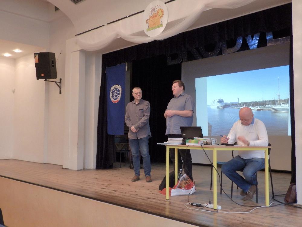 Prim�tor m�sta �st� n. L. Ing. Mge. Petr Nedv�dick�, Dr. Jan Eichler, Ing. Bohuslav Klikar.