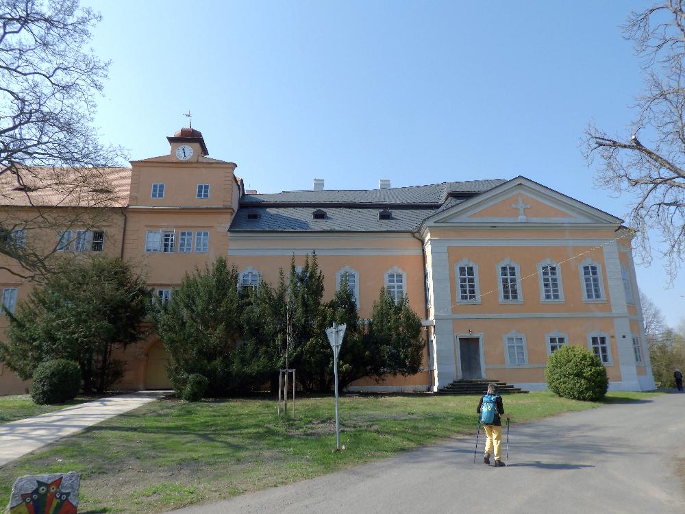 Renesan�n� z�mek Petrohrad je v sou�asnosti je vyu��v�n jako zdravotnick� za��zen�.