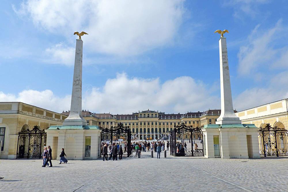 Vstupujeme do are�lu Sch�nbrunn ve V�dni.