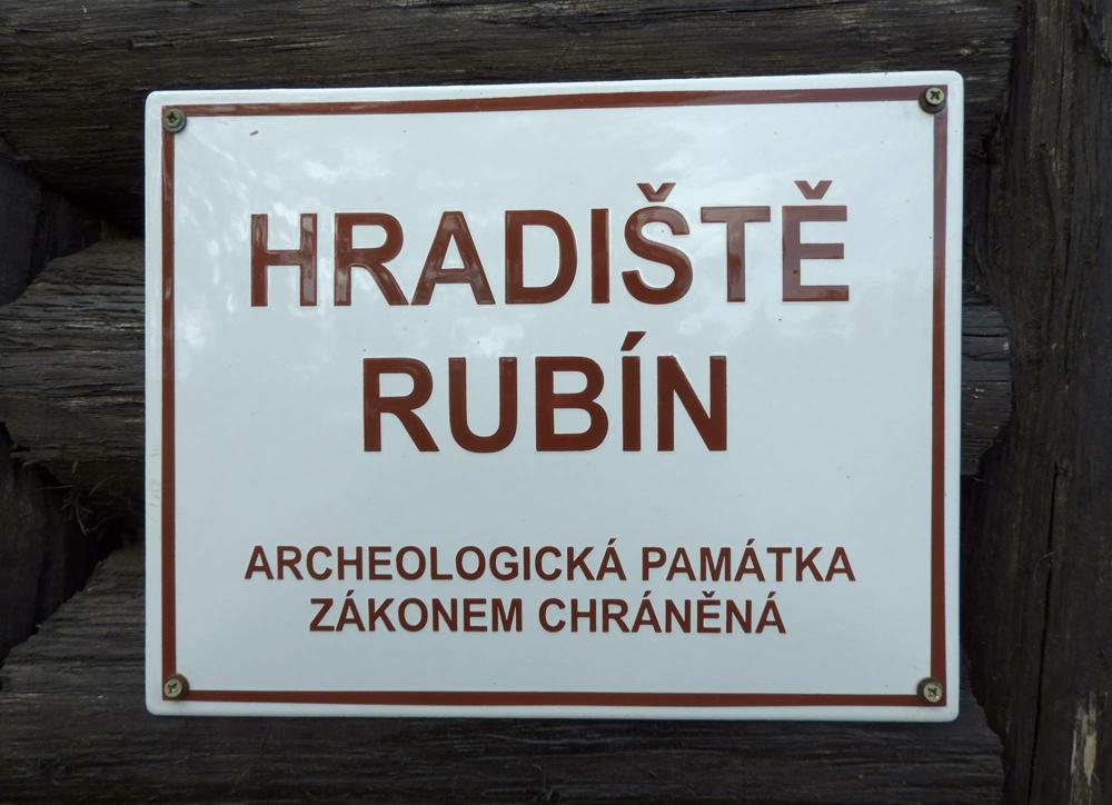Hradi�t� Rub�n u Podbo�an na Lounsku.