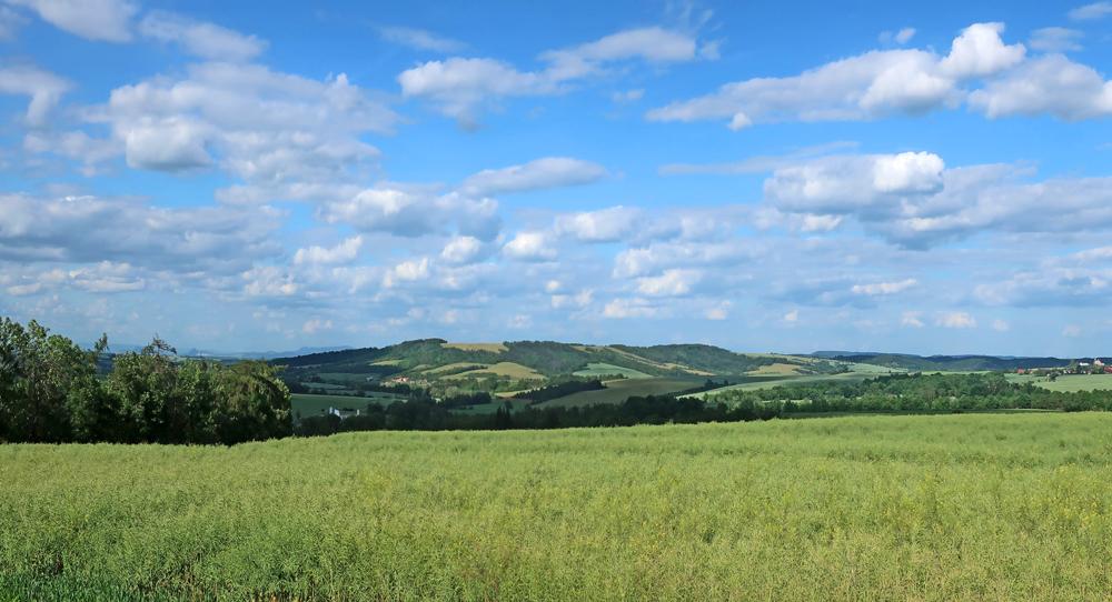 Podhled od Schillerovy rozhledny v Kryrech.