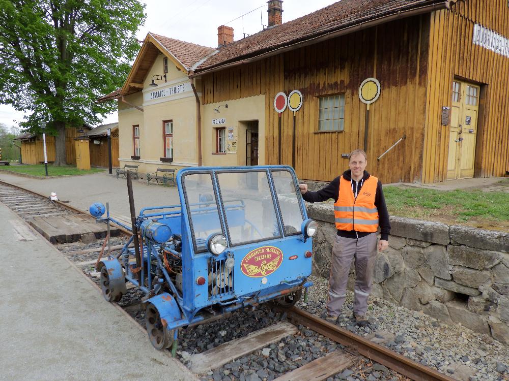 Jedna z drez�n s Martinem Havr�nkem, �lenem spolku Zubrnick� muse�ln� �eleznice
