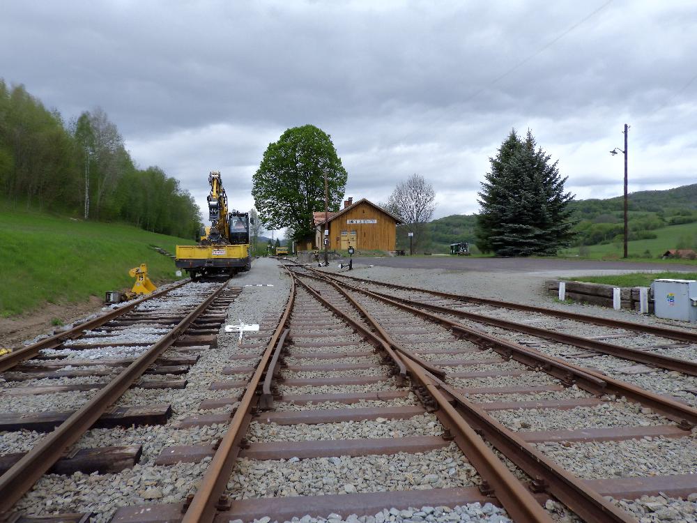 ��st opraven� trat� u �elezni�n� stanice v Zubrnic�ch