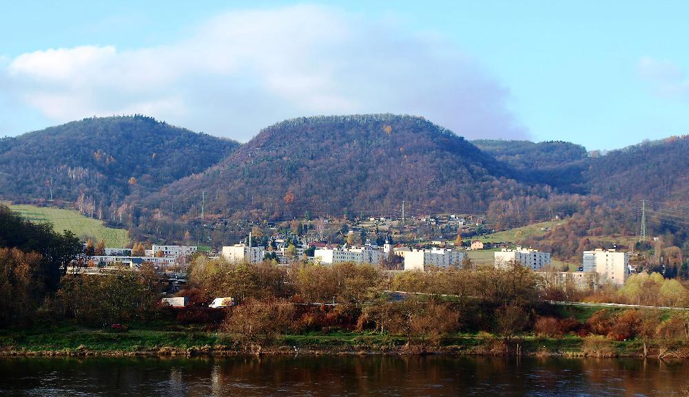 Sou�asn� sn�mek vrchu Vyhl�dka nad �steckou ��st� Moj���.