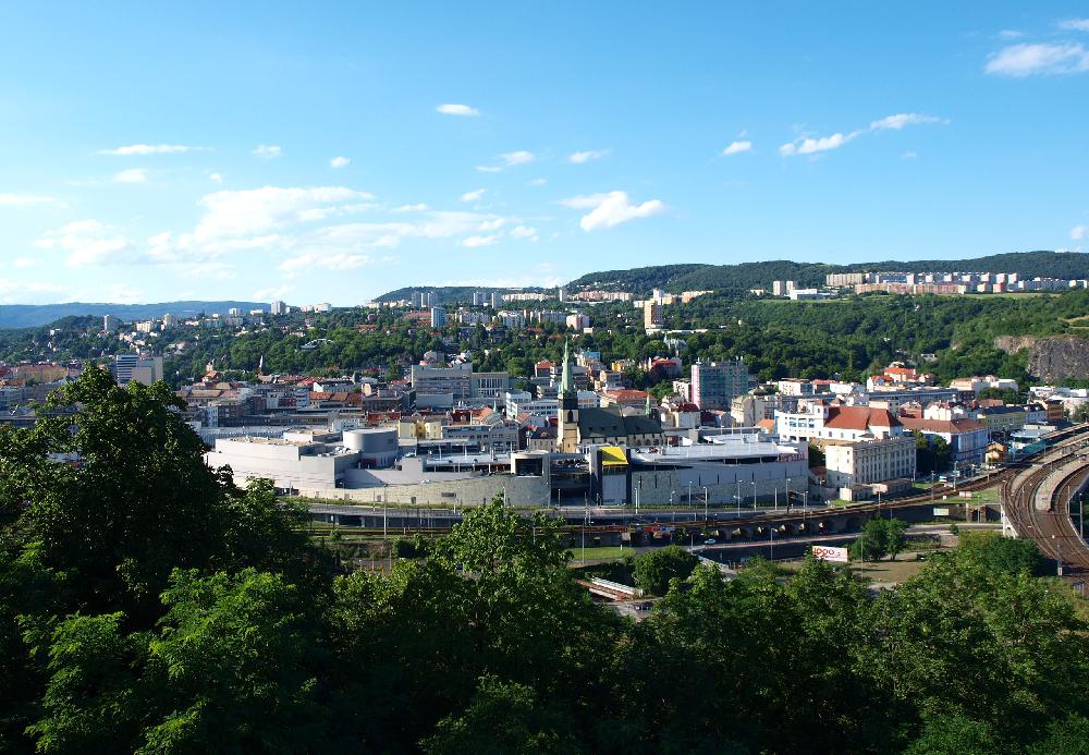 Pohled z vyhl�dkov� terasy V�tru�e na centrum �st� nad Labem.
