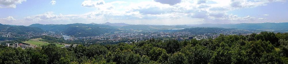 Panoramatick� pohled z rozhledny Erbenova vyhl�dka.