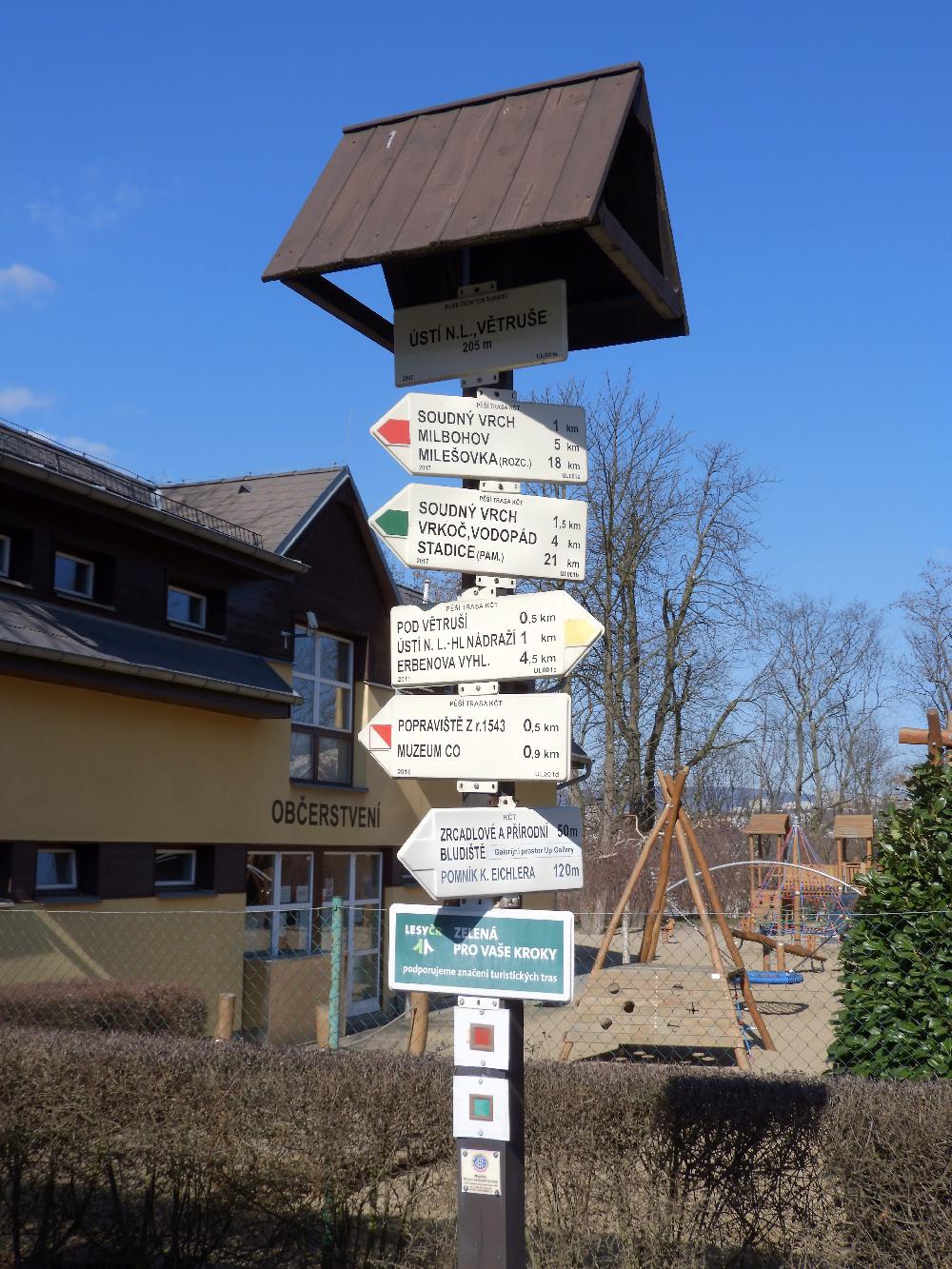 Turistick� rozcestn�k na V�tru�i - Nau�n� stezka V�tru�e - Vrko�