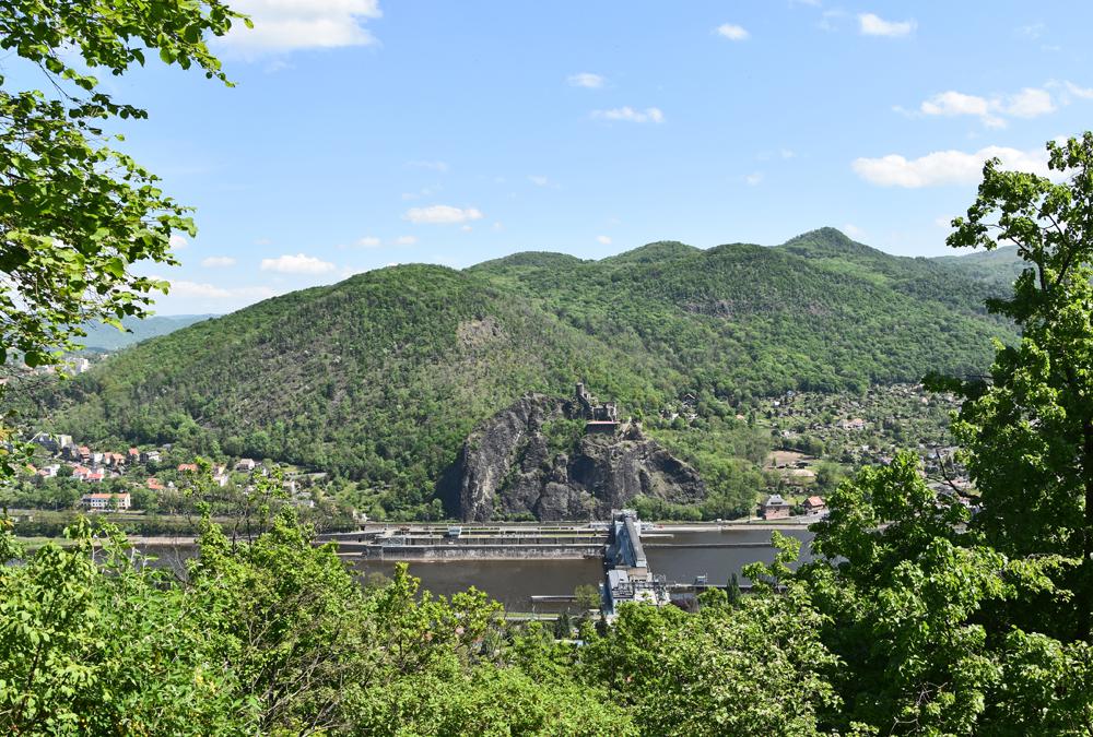 Nau�n� stezka V�tru�e - Vrko� (V�hled na hrad St�ekov)