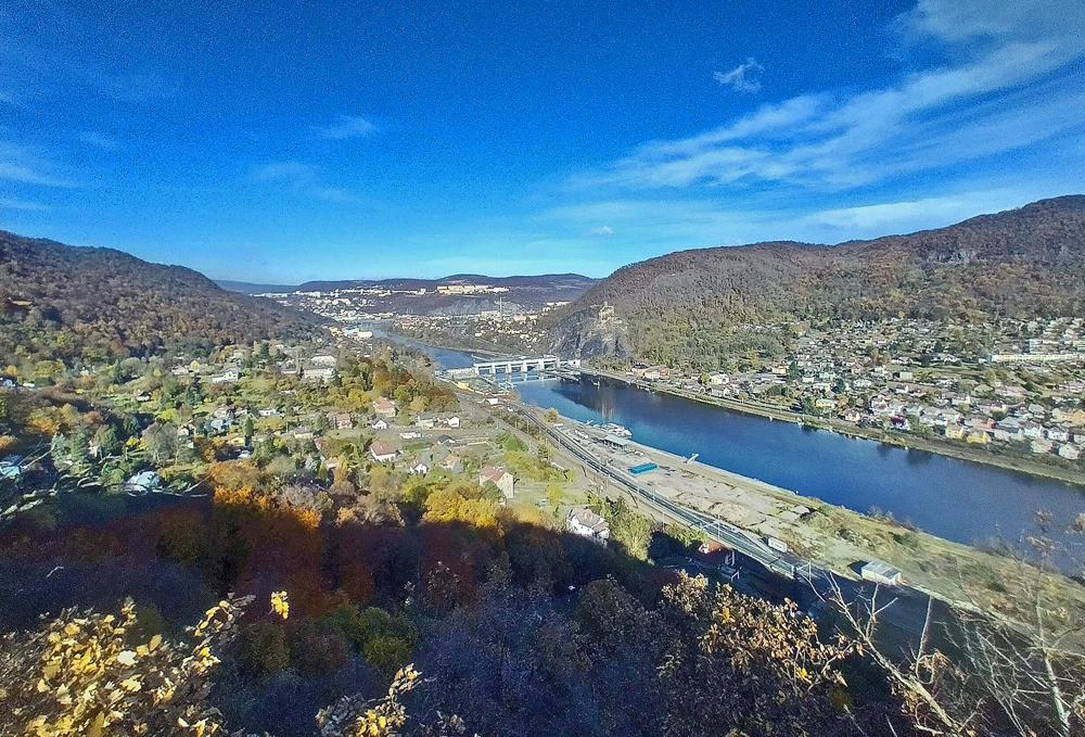 Hrad St�ekov z vyhl�dky Vrko�