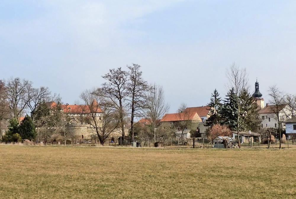 Vodn� hrad Budyn� - Budyn� nad Oh�� - Doln� Pooh��