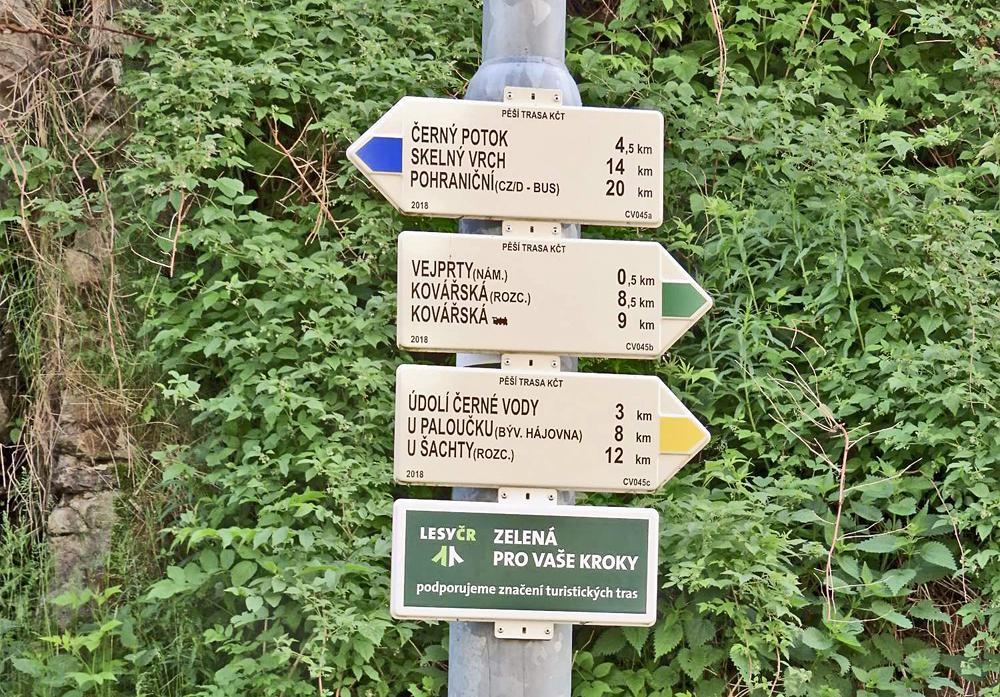Turistick� rozcestn�k - Kru�n� hory