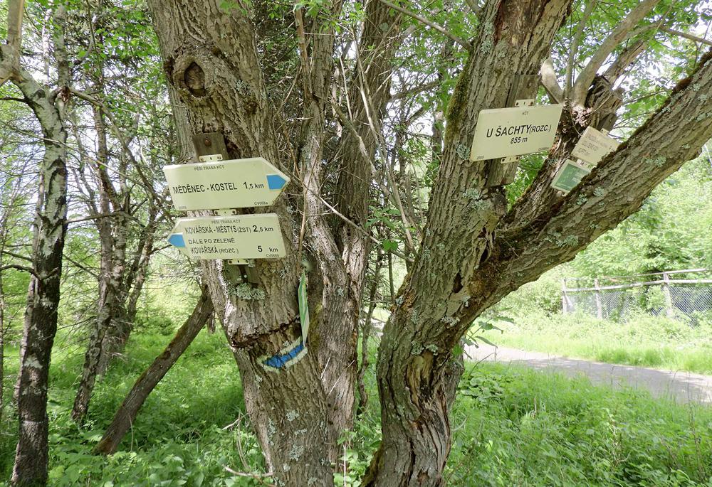 Turistick� zna�en� v Kru�n�ch hor�ch.