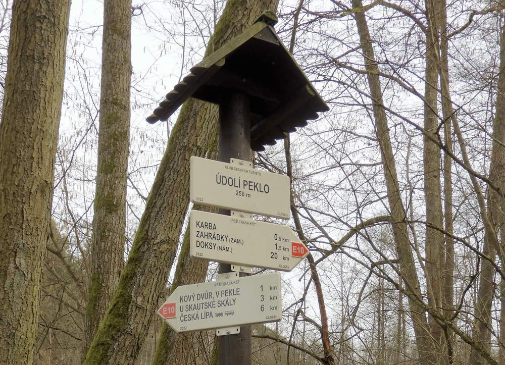 Rozcestn�k �dol� Peklo.