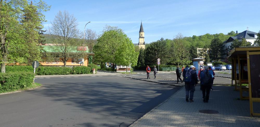 Autobusov� zast�vka v Chlumci.