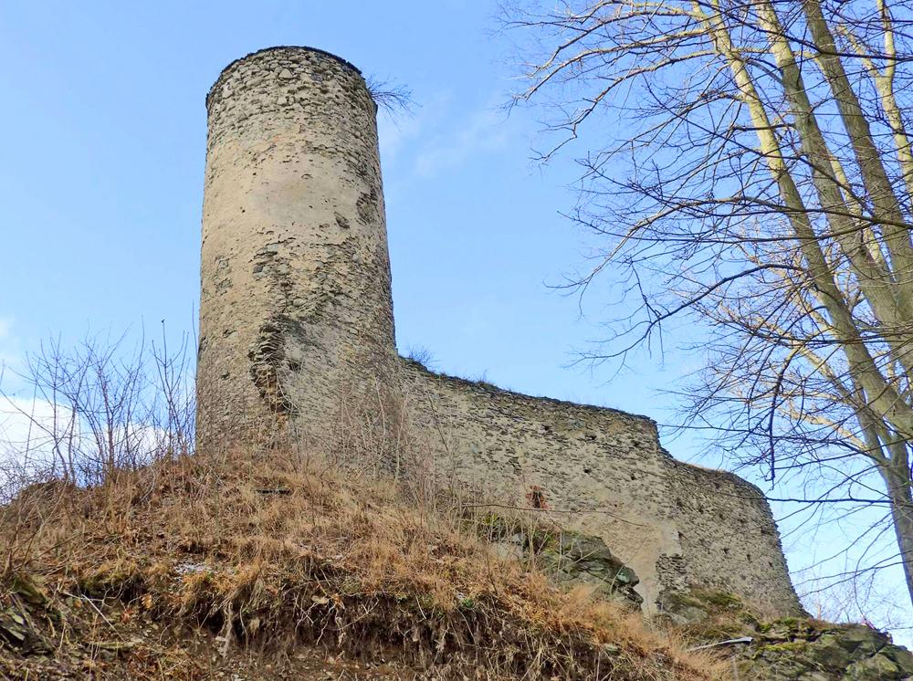 Hrad Kostomlaty v �esk�m st�edoho��.