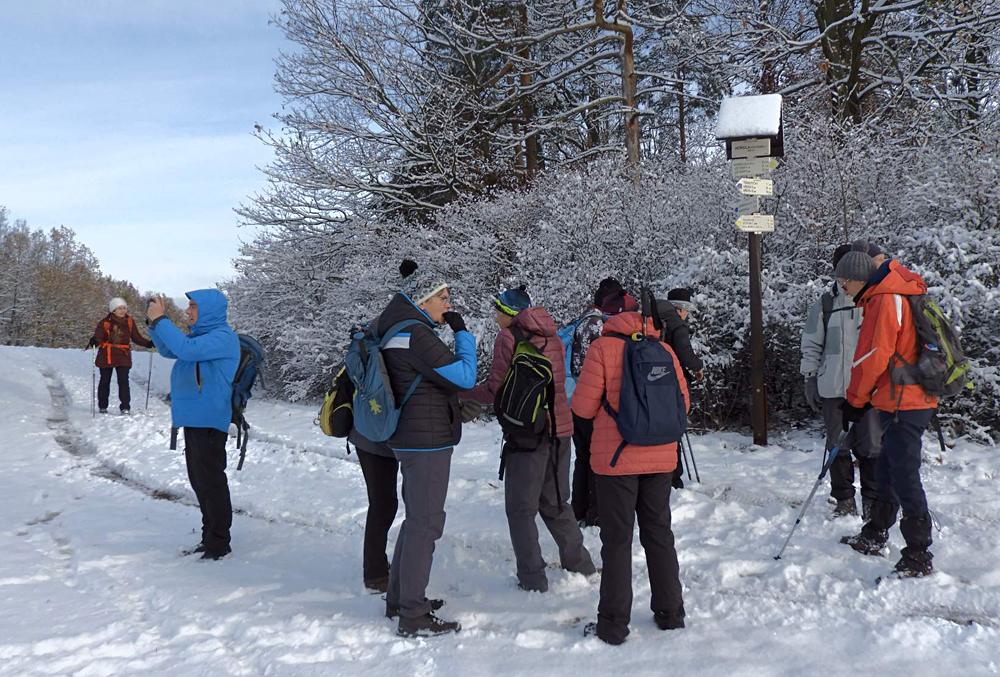 Turistick� rozcestn�k pod rozhlednou Ho�idla.