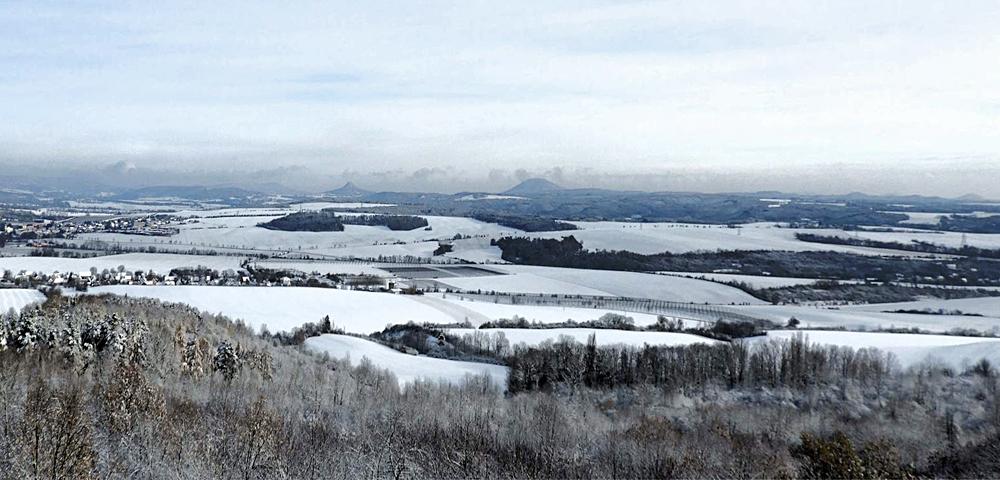 Ralsk� pahorkatina z rozhledny Ho�idla.