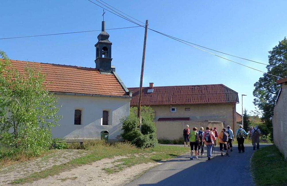 Kaple sv. Jana Nepomuck�ho v Hrdlech.