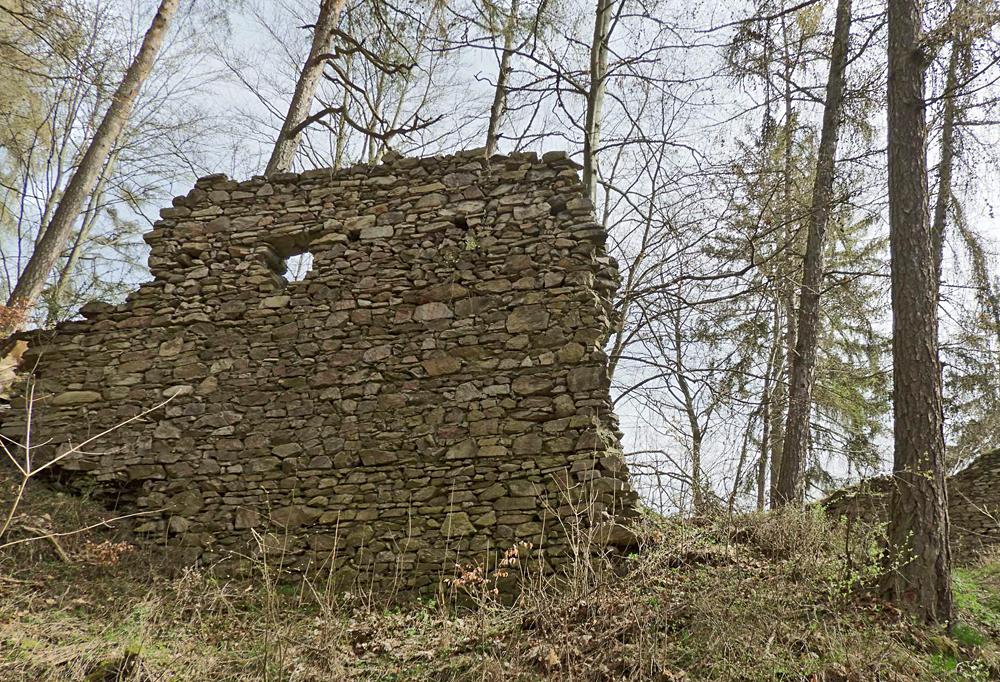Hrad Per�tejn v Kru�n�ch hor�ch.