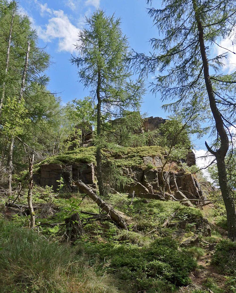 Vyhl�dka Pukl� sk�la v Kru�n�ch hor�ch.