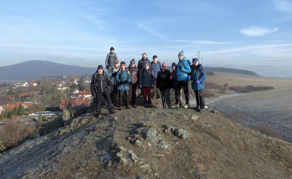 Skupina turist� K�T Loko �st� n. L. na posledn�m ze T�� kopc�