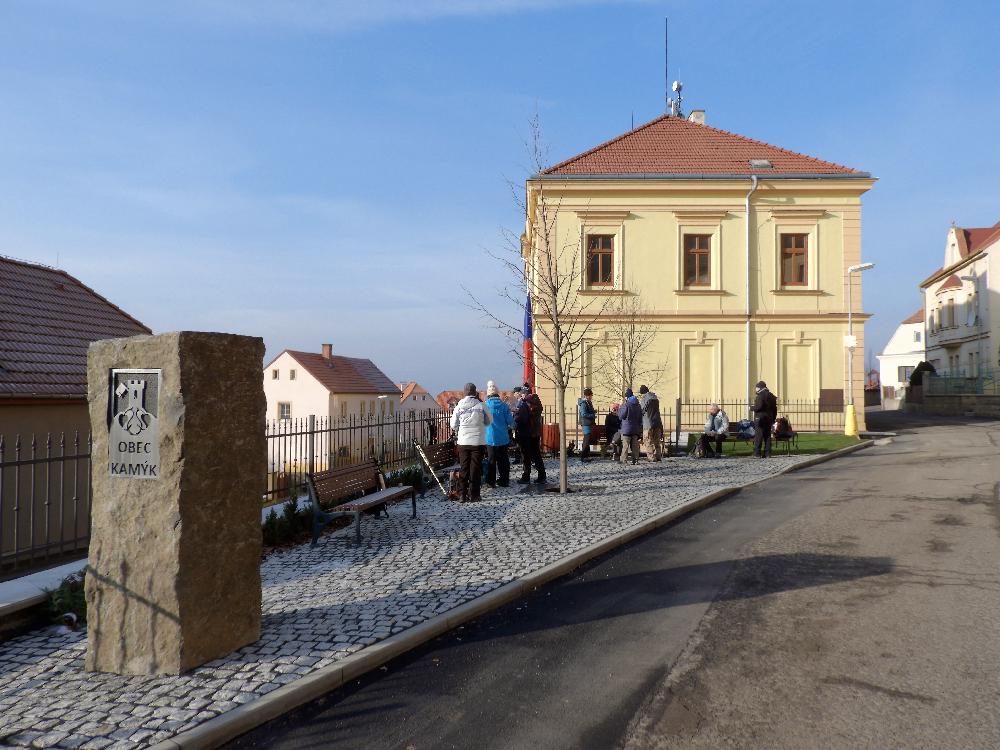 Turist� K�T Loko �st� n. L. odpo��vaj� na n�vsi v obci Kam�k