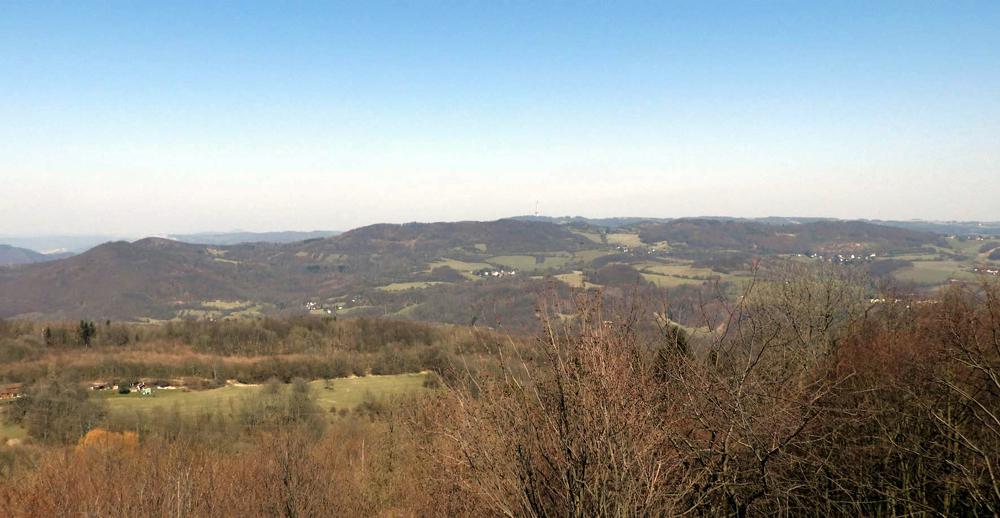 Výhled z rozhledny na Lucemburkově kopci.