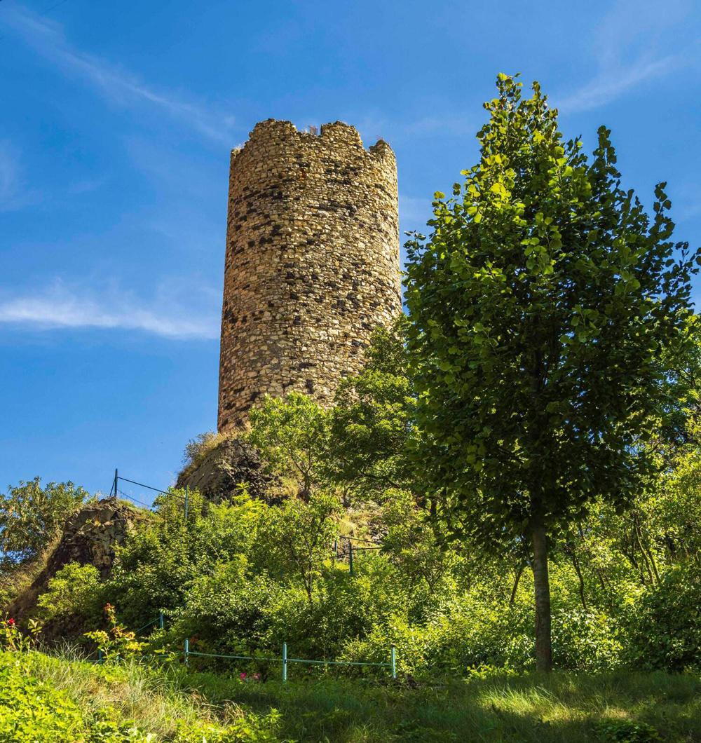 V� nad z�mkem Skalka - �esk� st�edoho��.