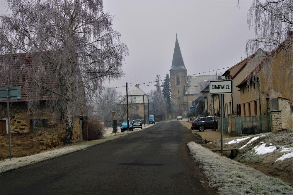 Kostel Nanebevzet� Panny Marie v Charvatc�ch