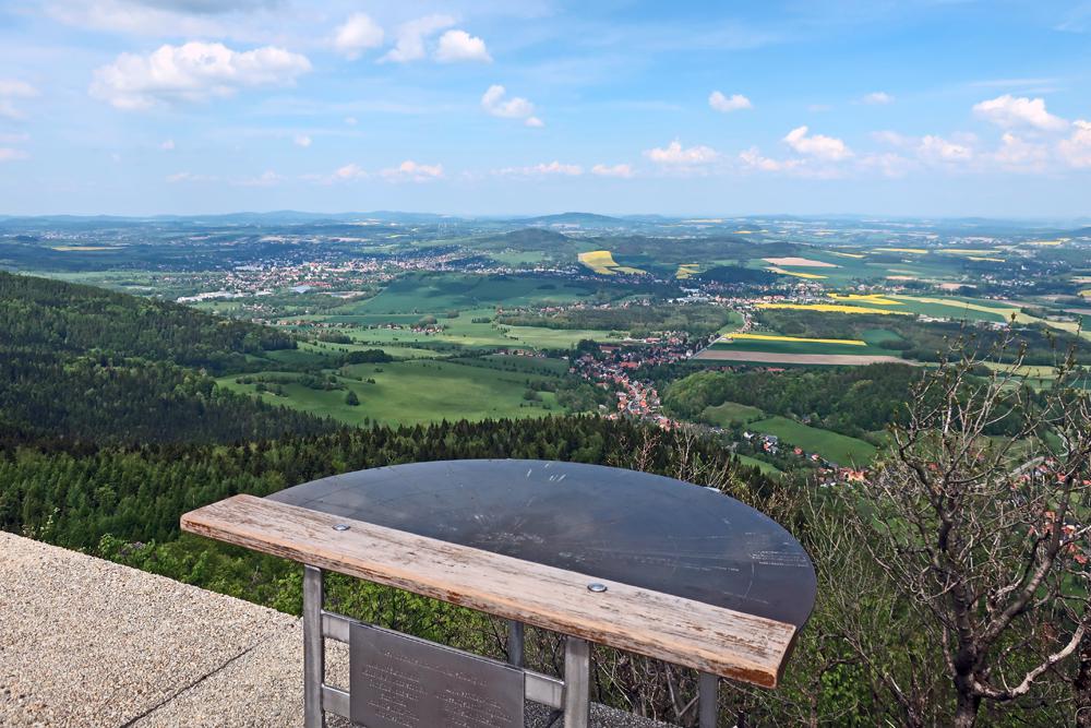V�hled z Lu�e do oblasti Horn� Lu�ice. Pod n�mi Waltersdorf.
