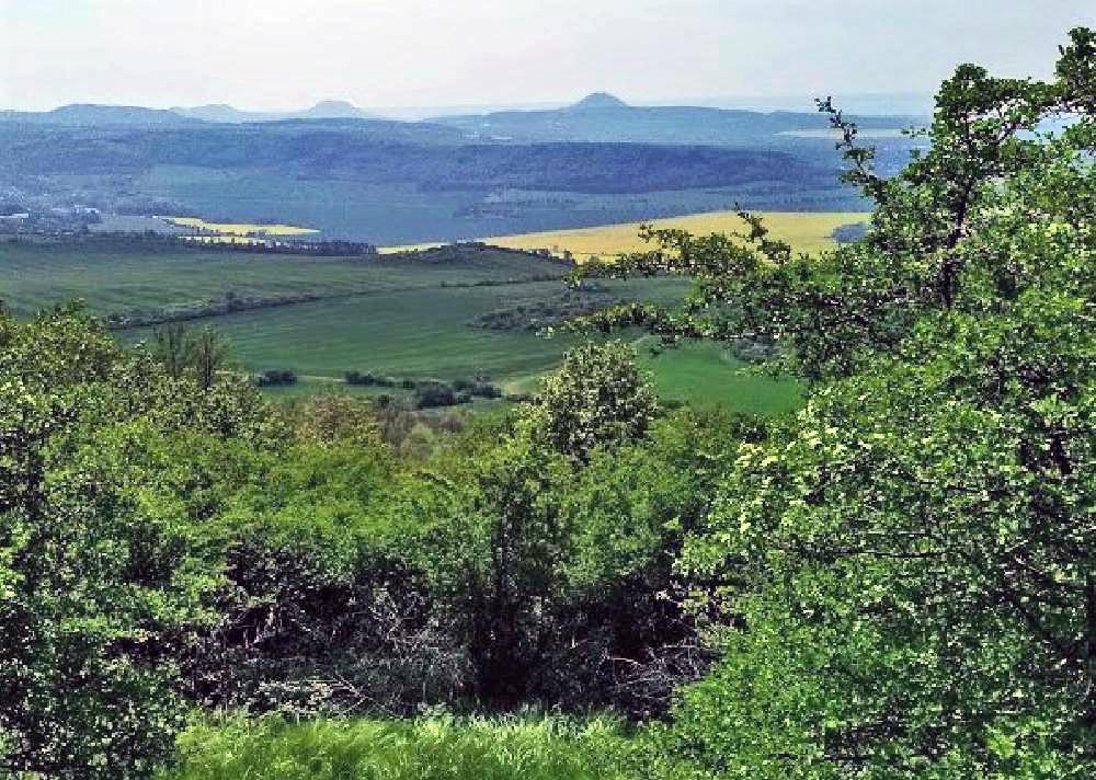 Pohled ze Zlatn�ku k jihoz�padu na �esk� st�edoho��