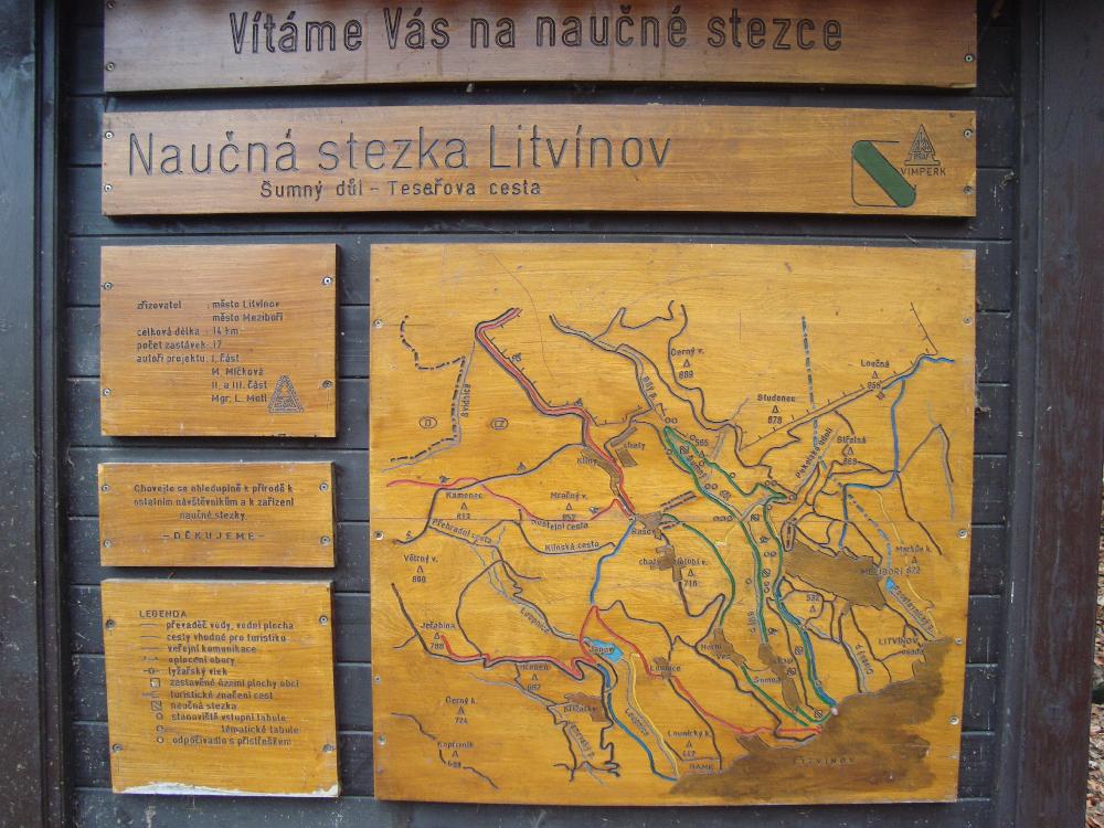 Rok 2010 Vstup na Tesa�ovu cestu a �vodn� tabule. Je�t� skoro 5 let bude p��b�h pokra�ovat.