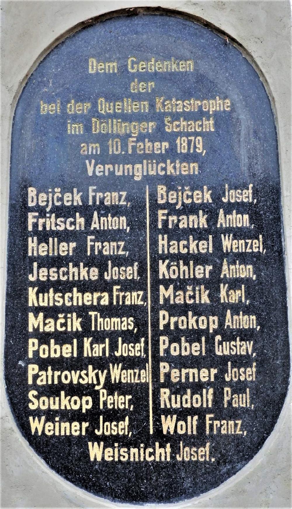Pam�tn� deska horn�k� zahynul�ch 10.2.1879 v Sadech Rud� arm�dy Duchcov.