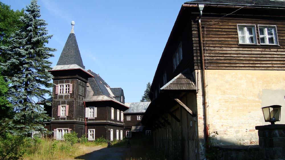Loveck� z�me�ek byl dlouho na prodej. Obdiv zaslou�il zachoval� stav. Asi proto, �e nestoj� v �esku.