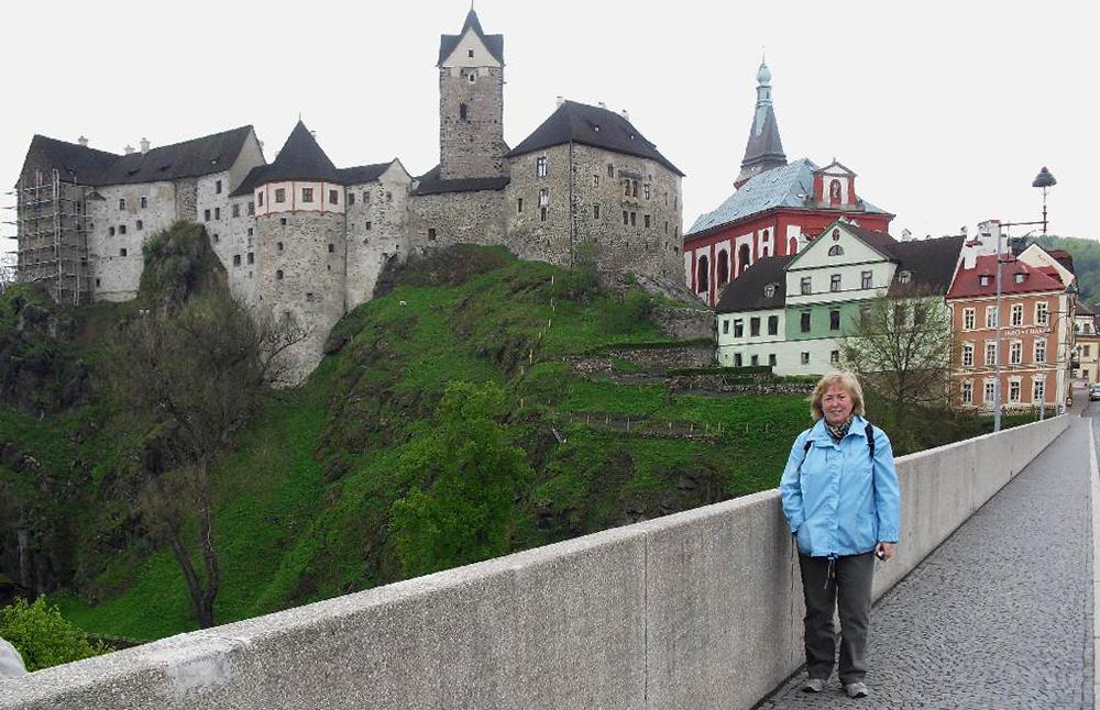 Jedno z turisticky nejnav�t�vovan�j��ch m�st v Karlovarsk�m kraji je hrad a m�sto Loket. 