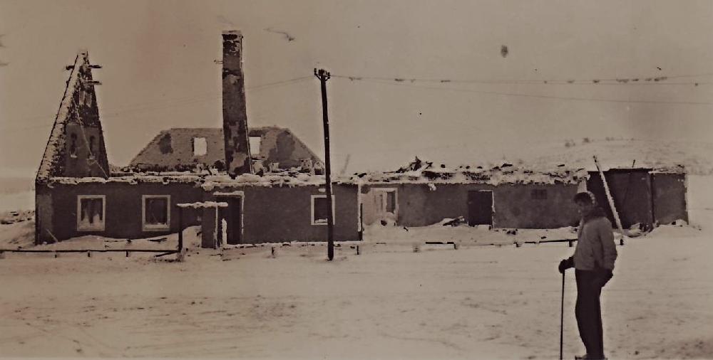 Dlouh� Louka. Chata vyho�ela roku 1962.