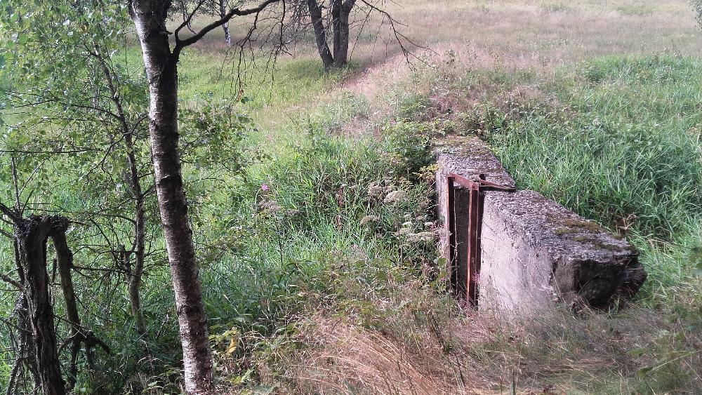 Zda je z�dka stavidla p�vodn� jako na foto r.1930 snad posoud� kru�nohor�t� znalci.