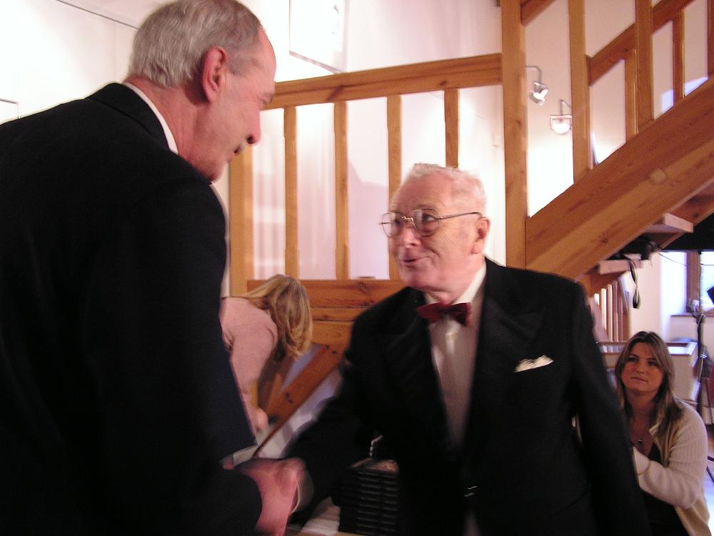 Jaroslava Richtera 30.1.2006 ocenil starosta Litv�nova Karel Zdra�il za p��nos pro kulturu.